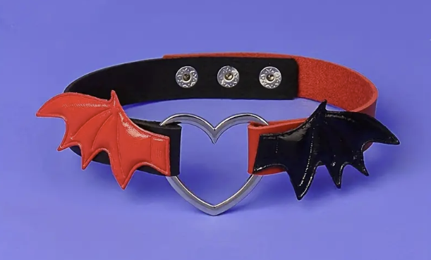 Femboy choker with heart and batwing design - Femboyzone