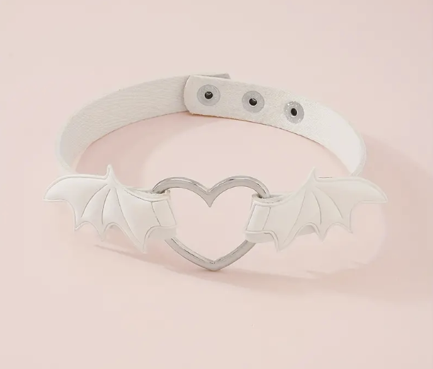 Femboy Batwing Choker mit Herz