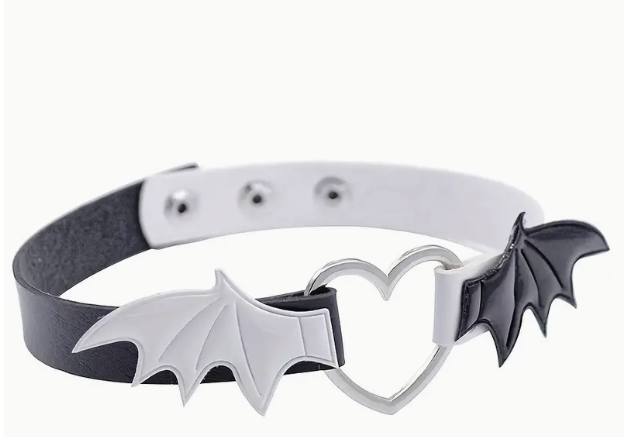 Femboy choker with heart and batwing design - Femboyzone