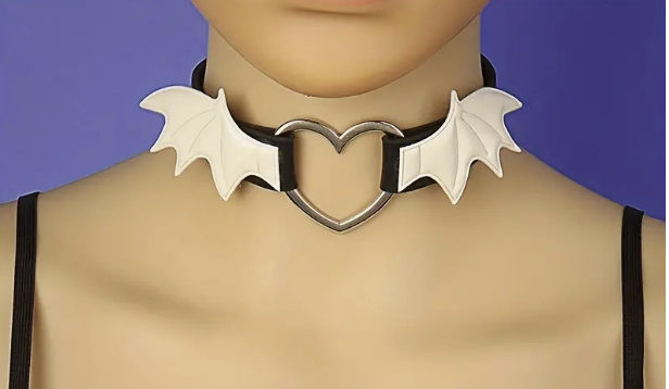Femboy choker with heart and batwing design - Femboyzone