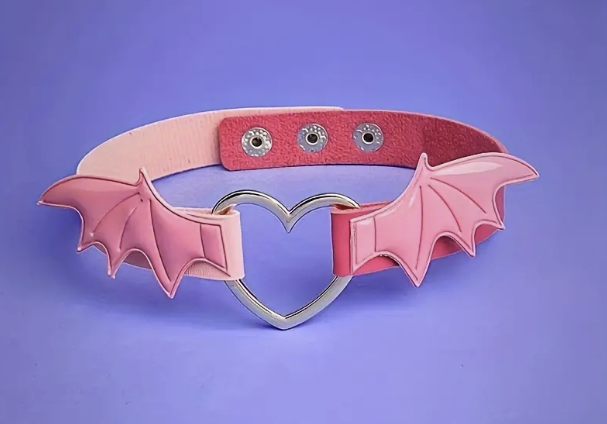 Femboy choker with heart and batwing design - Femboyzone