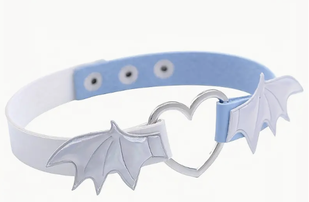Femboy choker with heart and batwing design - Femboyzone
