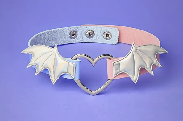 Femboy choker with heart and batwing design - Femboyzone